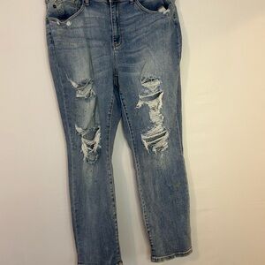 Judy Blue Light Wash Distressed Boyfriend Jeans